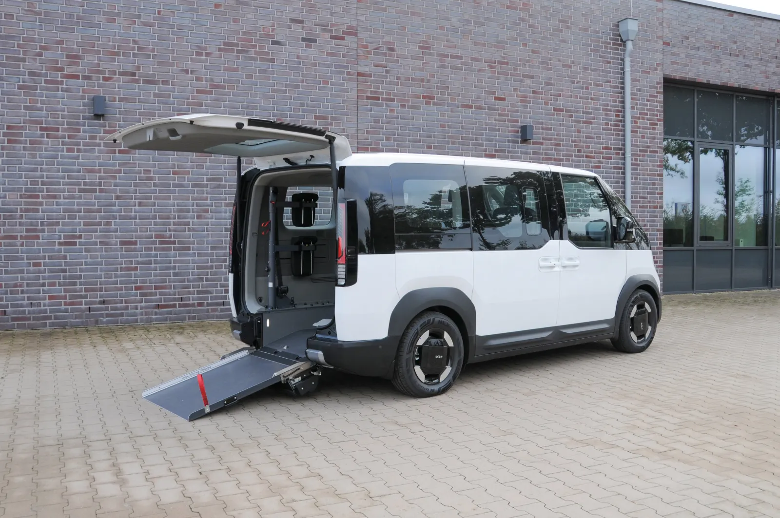 AMF-Bruns_KIA-PV5 (1)